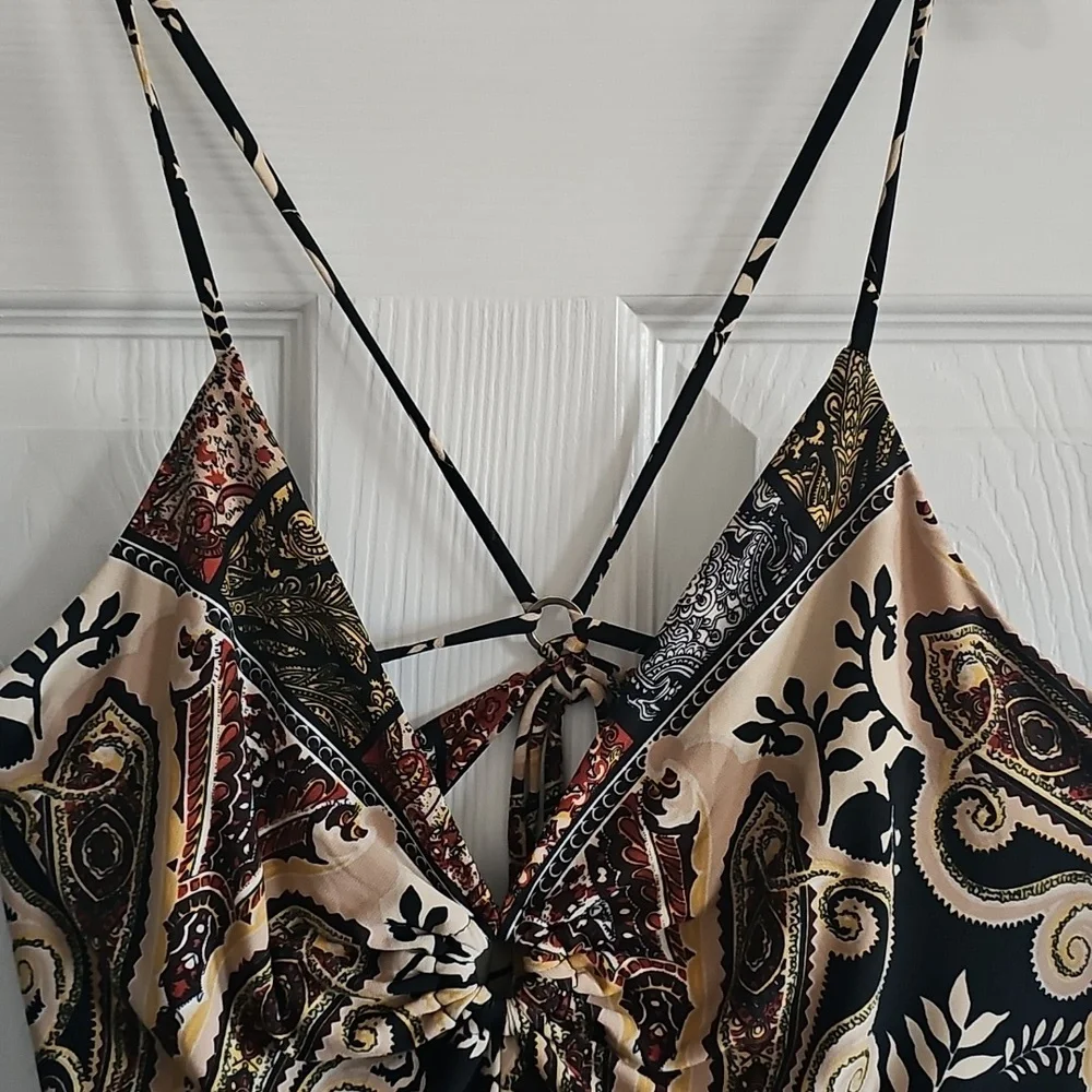 Elegant Black and Gold Paisley Maxi Dress - Picture 2 of 8